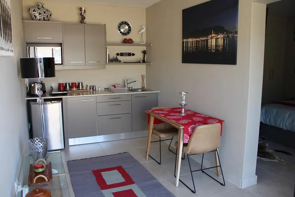 22 On Gabbro Apartment Somerset West